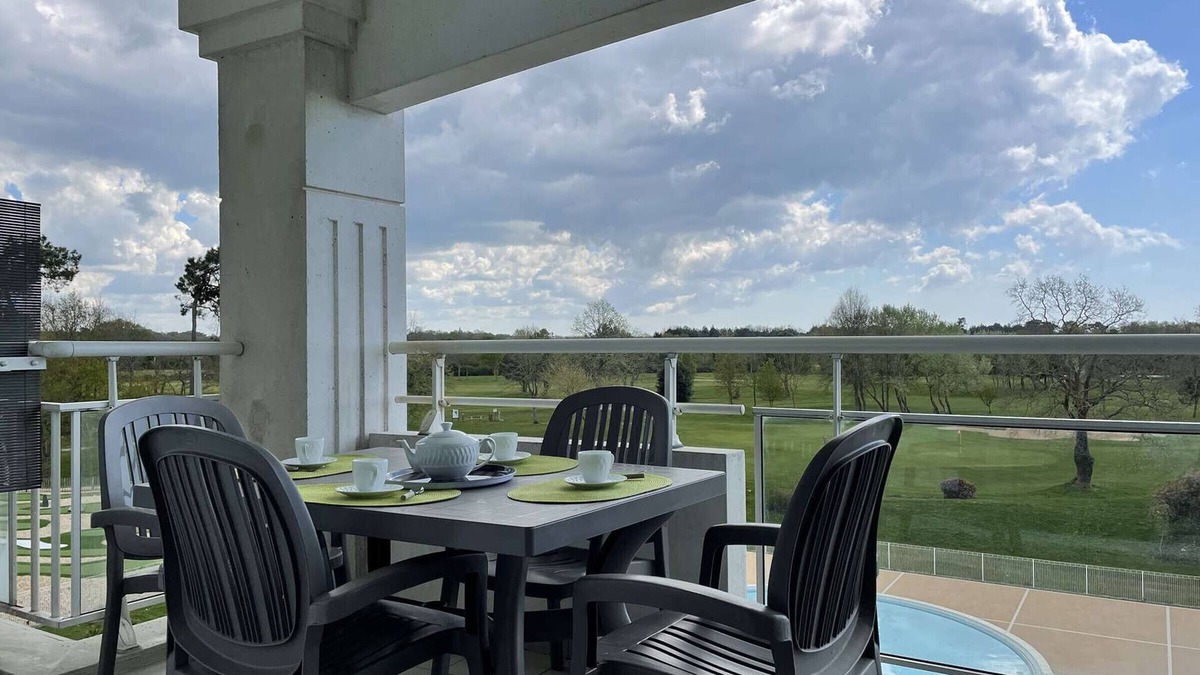 L'Aiguillon-sur-Vie Apartment | Comfortable apartment with pool, golf, and parking