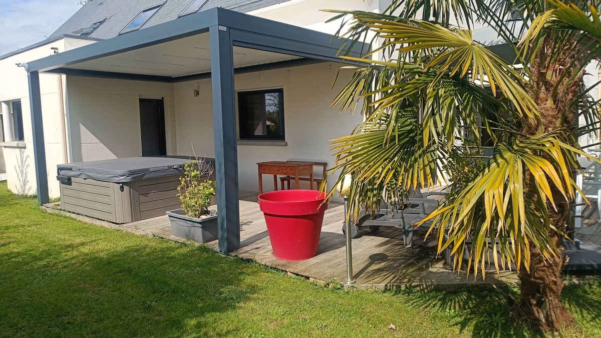 Thorigne-Fouillard House | Comfortable family home with high-end spa between forest, city and sea