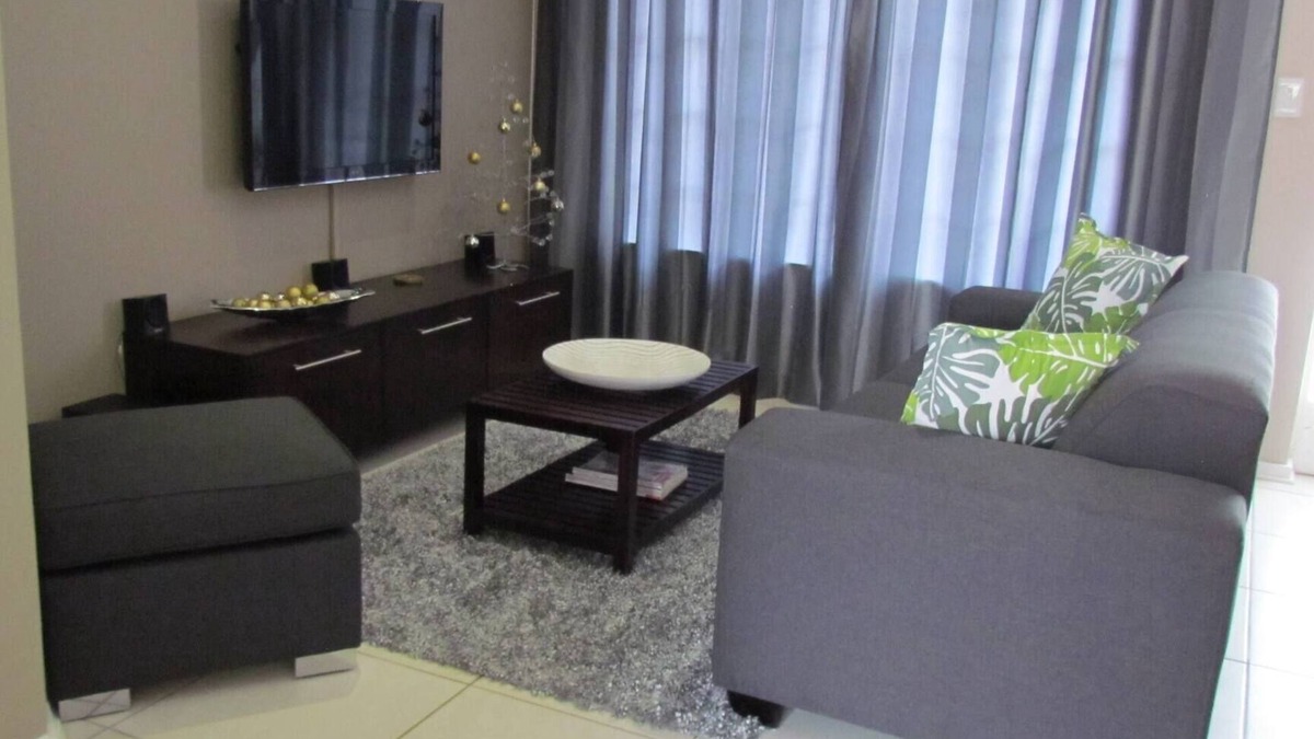 Langenhoven Park House | Comfortable Furnished Apartment Wi-fi free Parking