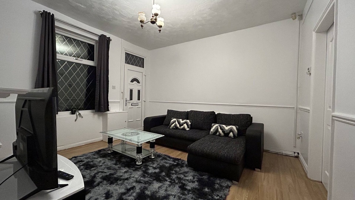 Ashton-under-Lyne House | Comfortable, spacious Two bedroom house close to Etihad Stadium