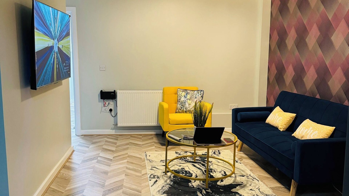 Ashton-under-Lyne Apartment | Comfortable Cozy studio with all the amenities provided perfect for couple