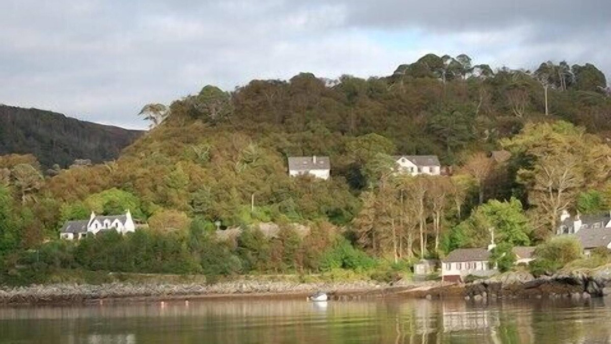 The Hebrides House | Comfortable Split Level 4 Bedroom House With Lovely Sea Views Out To Skye
