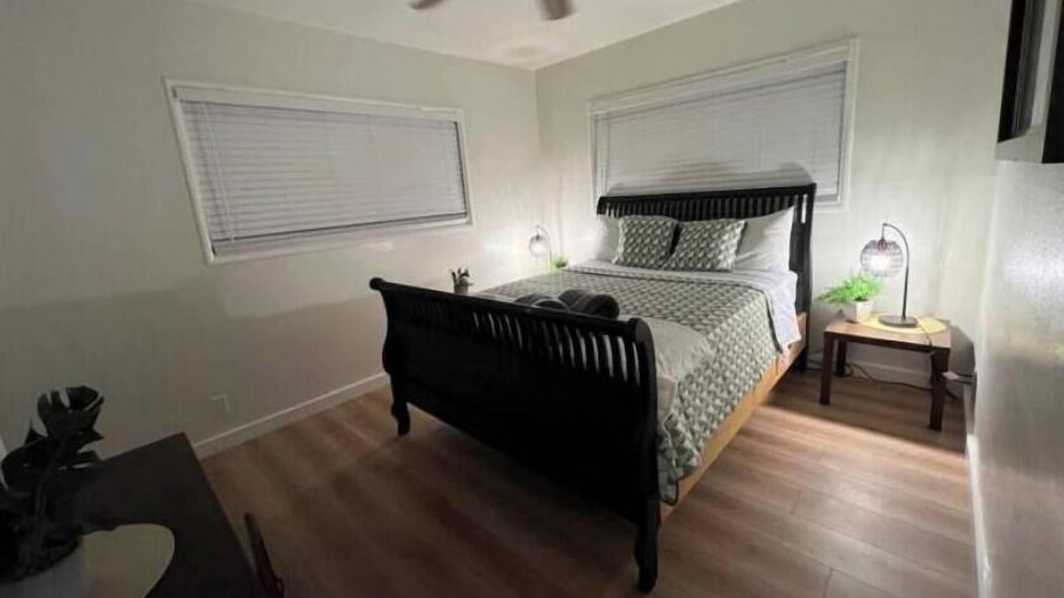 Rialto House | Comfortable getaway 3 bedroom with free Wi-Fi.