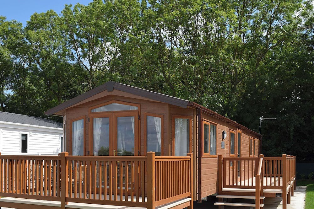 Arnold House | Comfortable holiday home with master double and twin bedrooms.