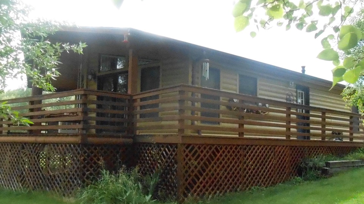 Encampment House | Comfortable Home Away From Home. Sleeps 5-6. Near Premier Outdoor Recreation.