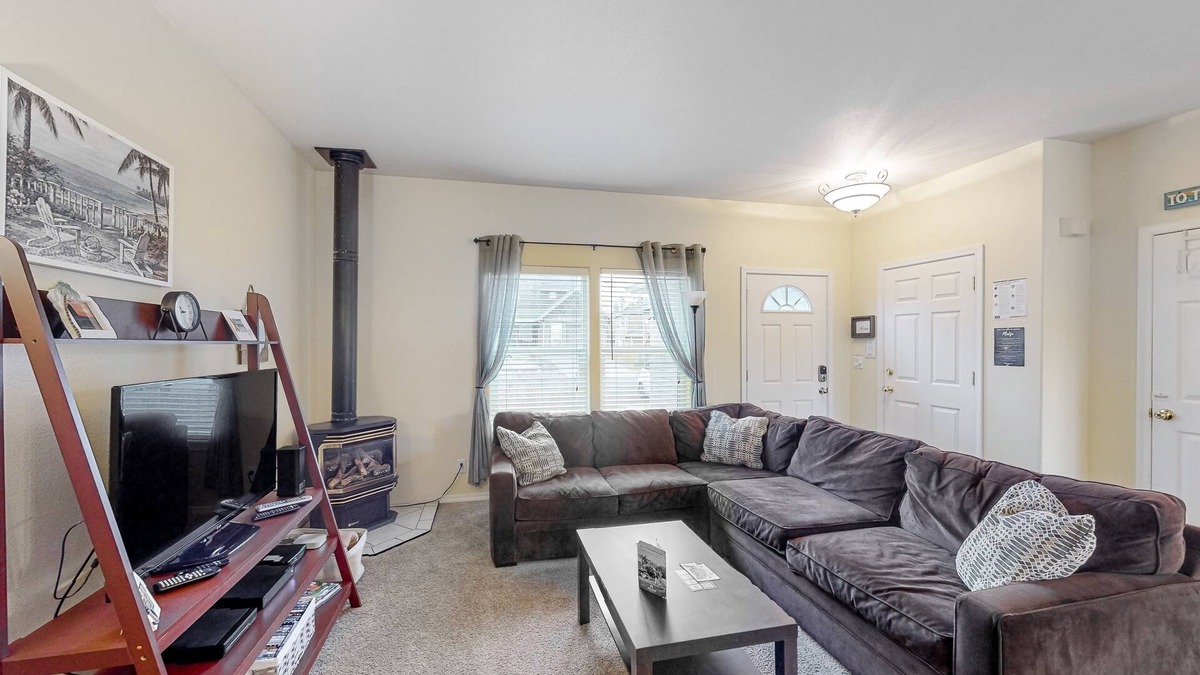 Kiwanda Shores House | Comfortable home close to beach with deck & game room - close to town