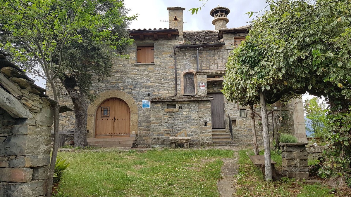 Guaso Cottage | Comfortable house in the Pyrenees with views