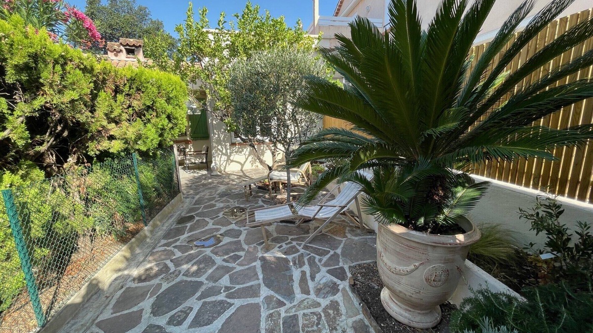 Sainte-Maxime House | Comfortable house with garden downtown Sainte Maxime 2 persons