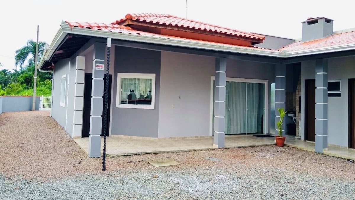Itapoa House | Comfortable house in Itapoá -SC with 8x4. pool, cable TV and Wi-Fi