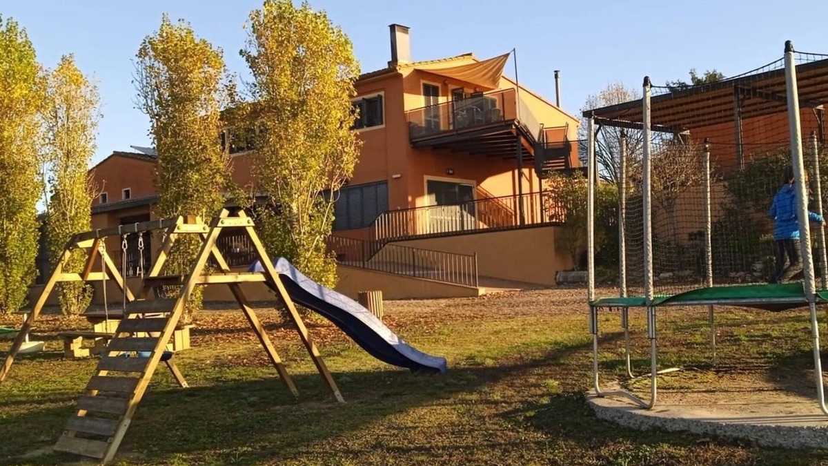 Fontcoberta Cottage | Comfortable house near Banyoles. Spacious space with barbecue and private pool.
