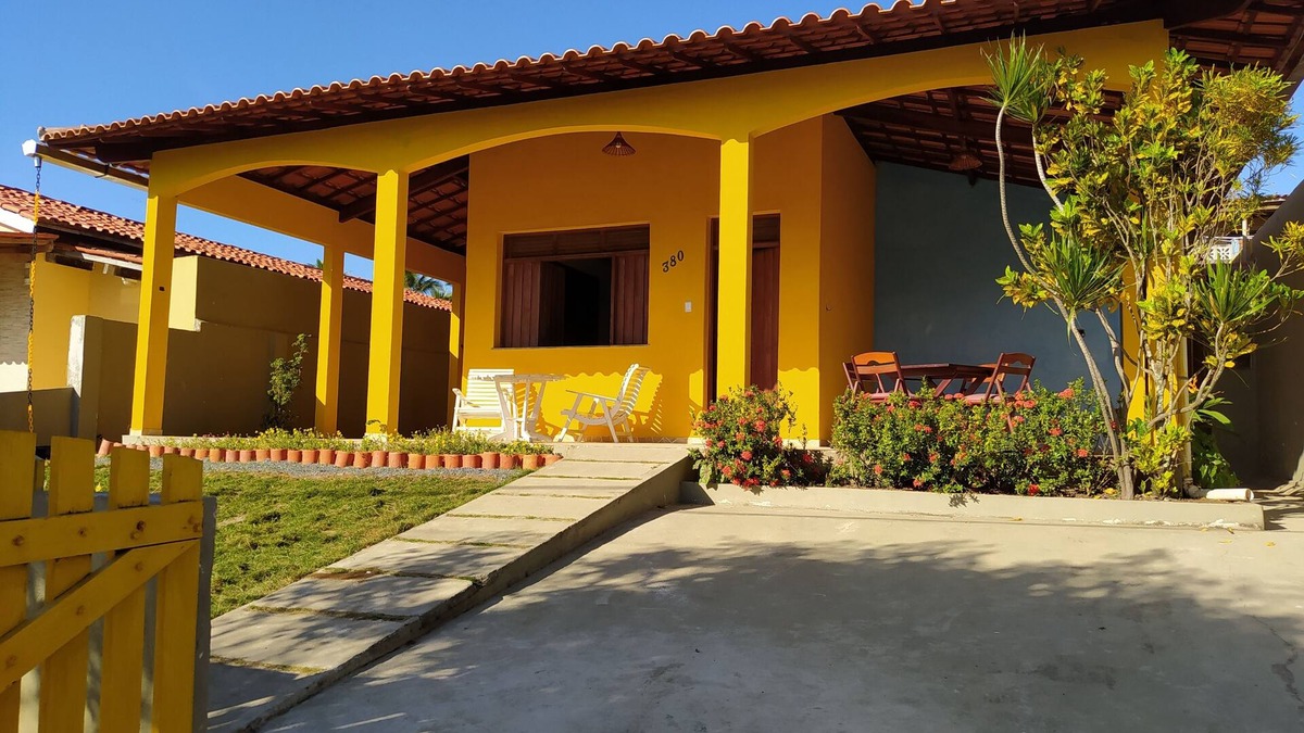 Sao Francisco House | Comfortable house with balcony and barbecue, avenue close to the sea