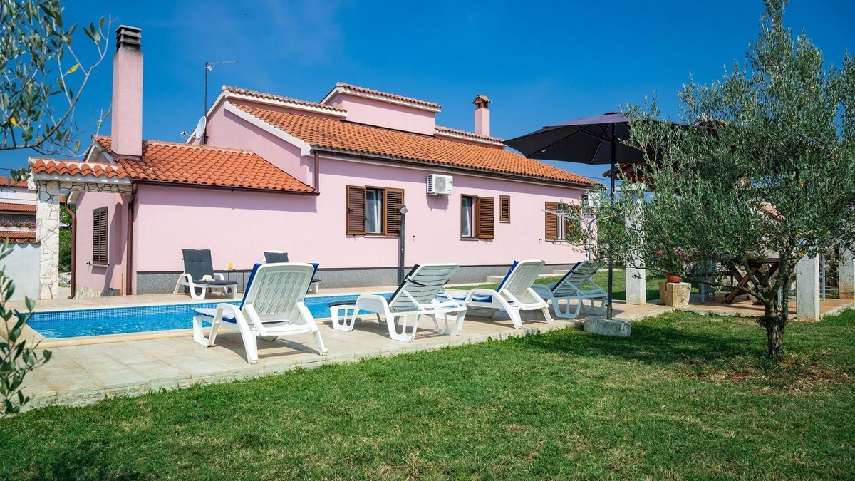 Grandici Villa | Comfortable house with swimming pool, in quiet village