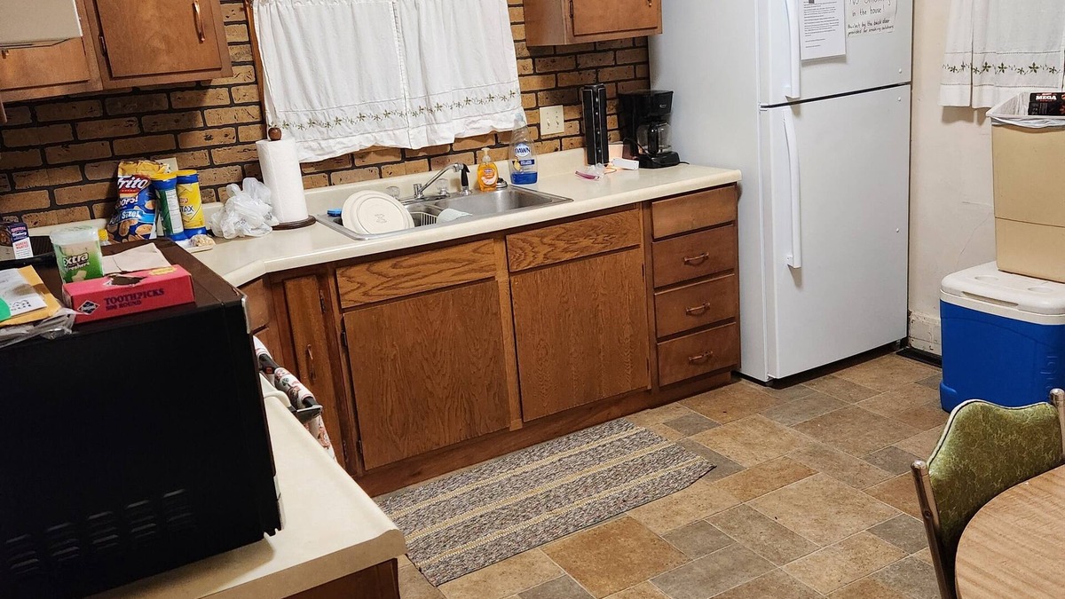 Roslyn House | Comfortable house with room for the gang! Perfect for hunting/fishing getaways