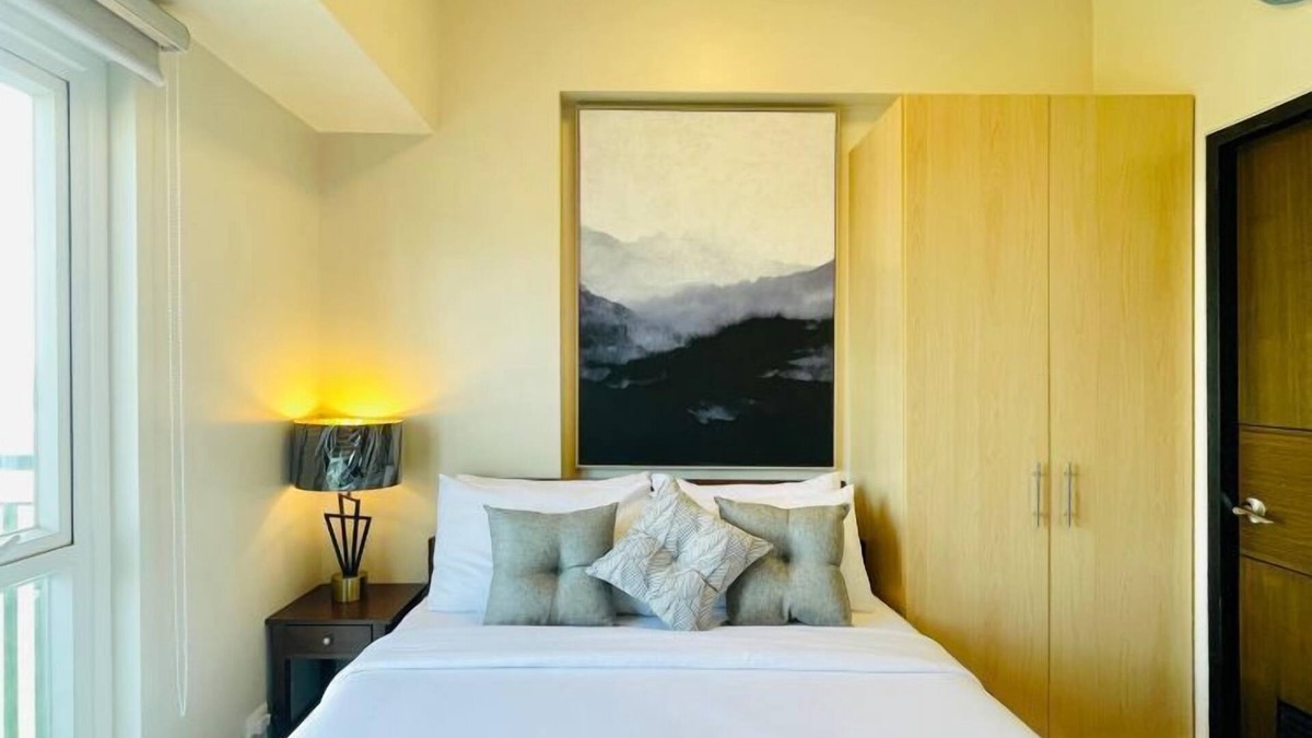 Iloilo Apartment | Comfortable Iloilo City Stay with Pool & Gym