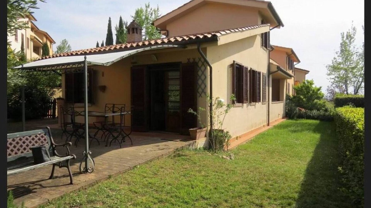 Pomaia Apartment | Comfortable independent apartment in Pomaia,with private garden,Wi-Fi, view