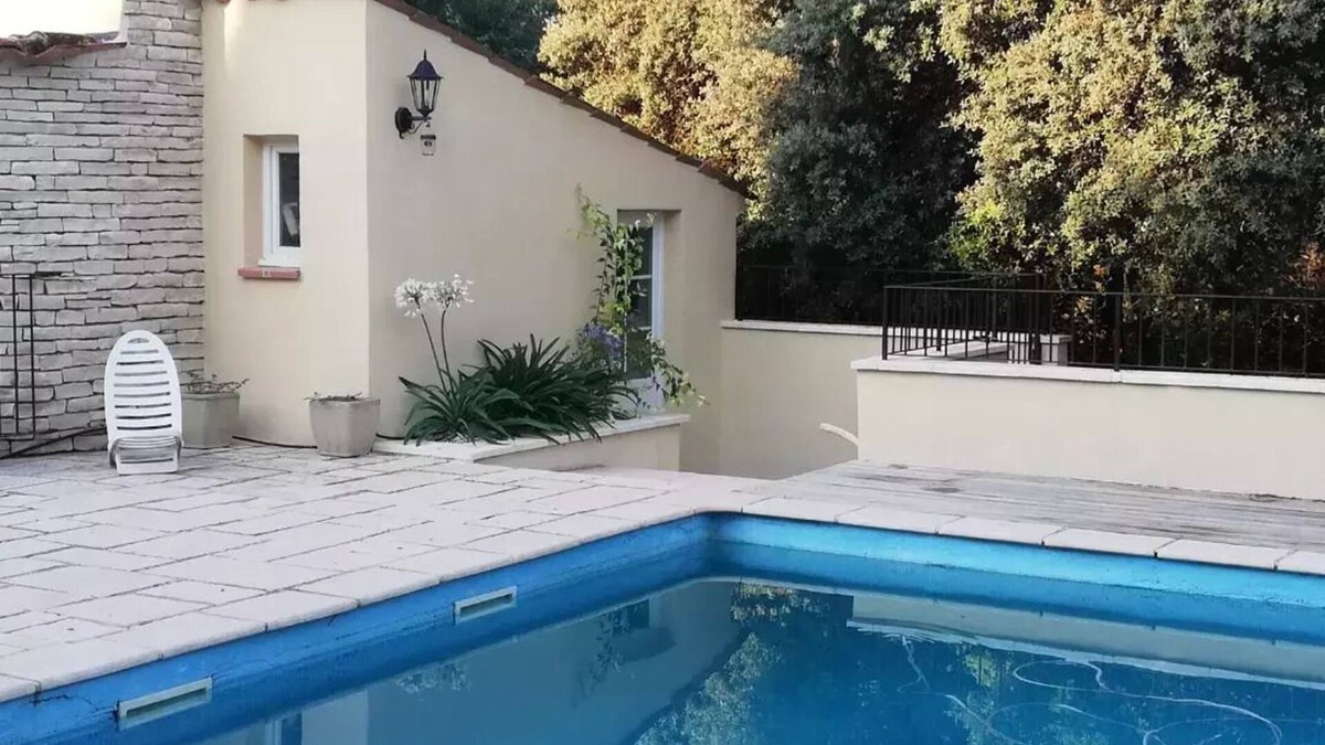 Rognes Cottage | Comfortable independent cottage