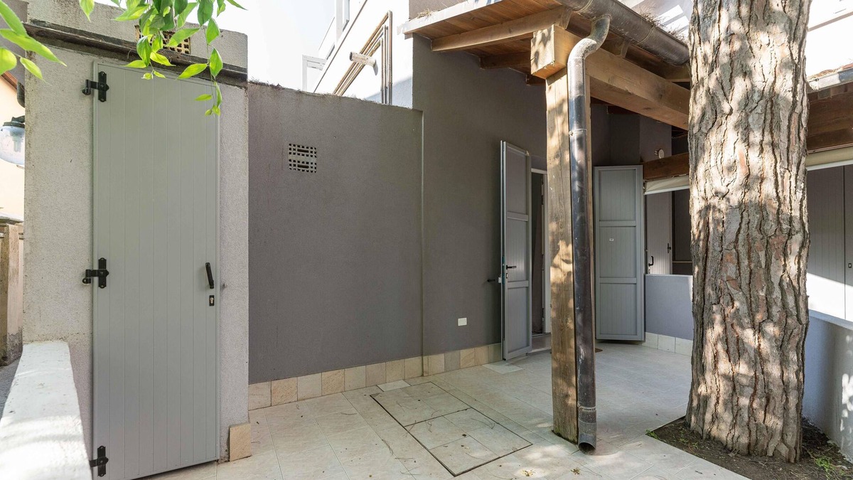 Lido degli Estensi Apartment | Comfortable apartment with outdoor space 20 meters from the sea