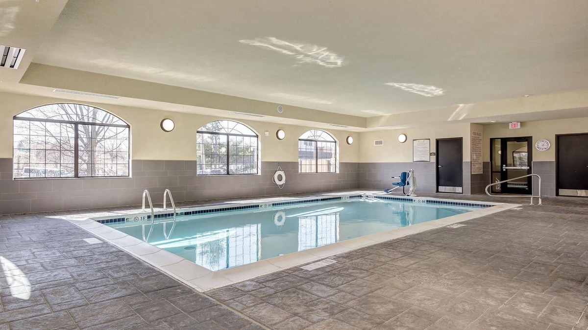 Maryland Heights Condo | Comfortable King Suite Near Edward Jones! Complimentary Breakfast