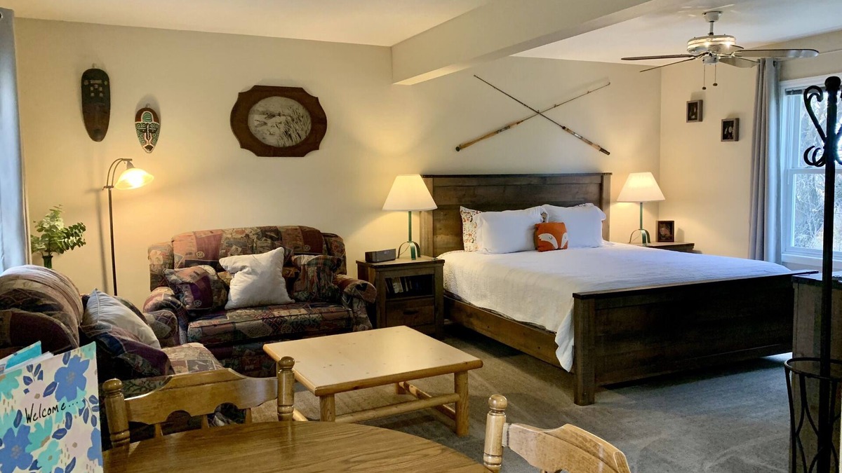Bozeman Cottage | Comfortable King suite close to Bozeman airport, downtown, MSU. Dog friendly!