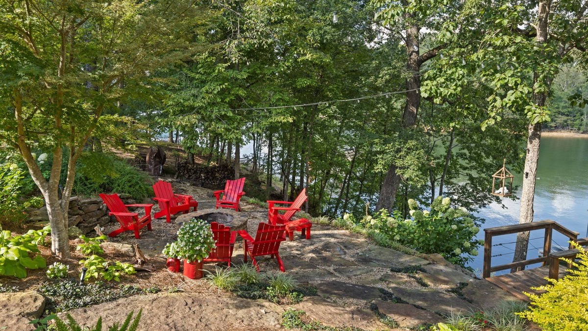 Houston House | Comfortable lakefront home on Smith Lake w/easy water access & Sea Doo rental!