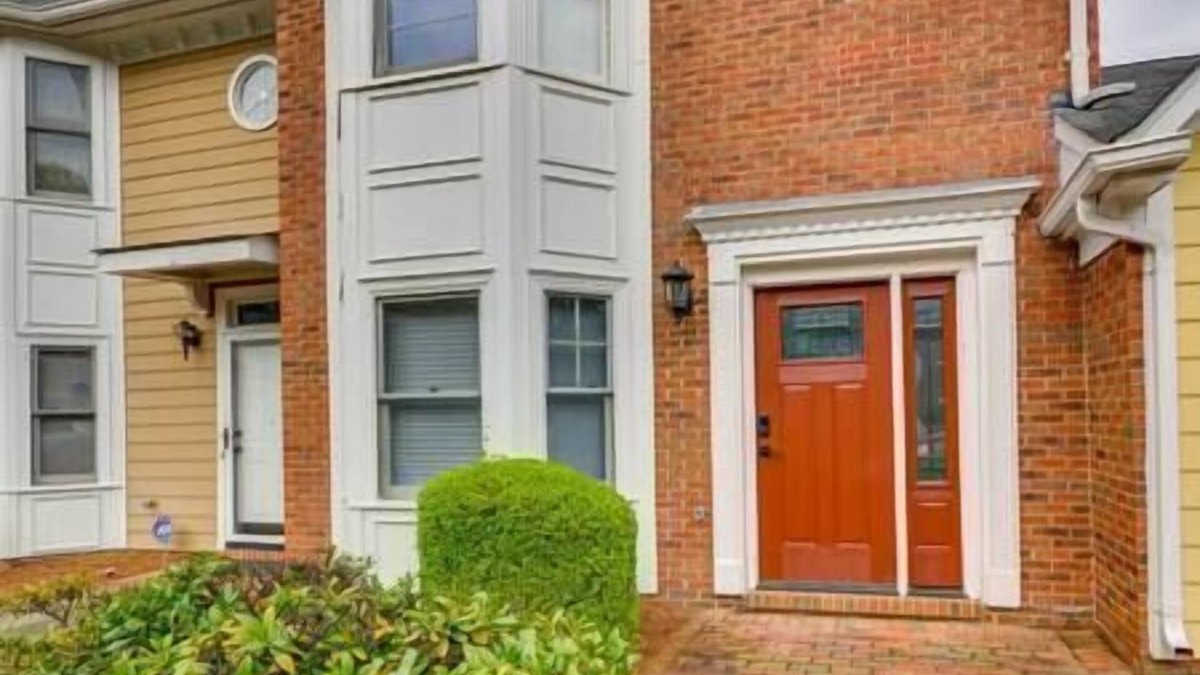 Greensboro House | Comfortable Living - Cypress