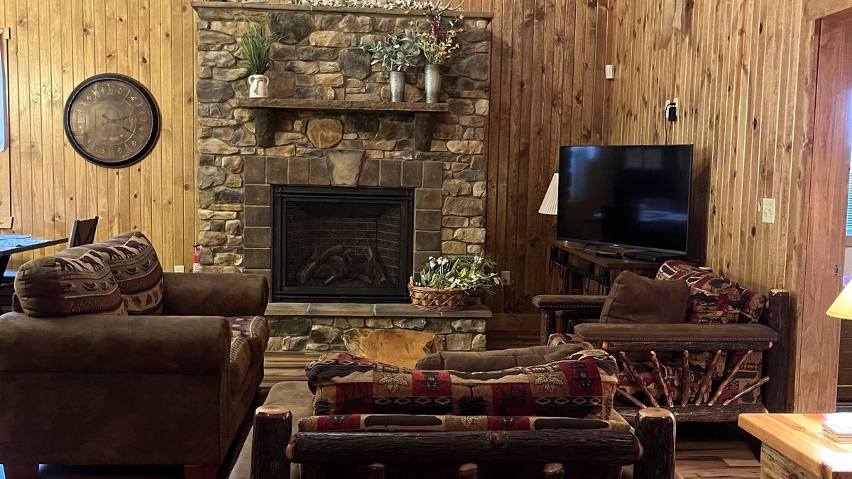 Blissfield House | Comfortable Luxury Holmes Co. Barndominium
