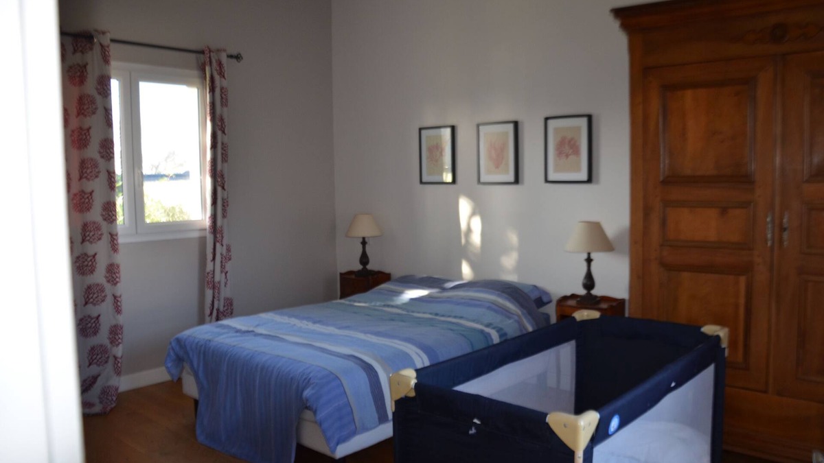 Verines House | COMFORTABLE MASTER SUITE IN A HOME