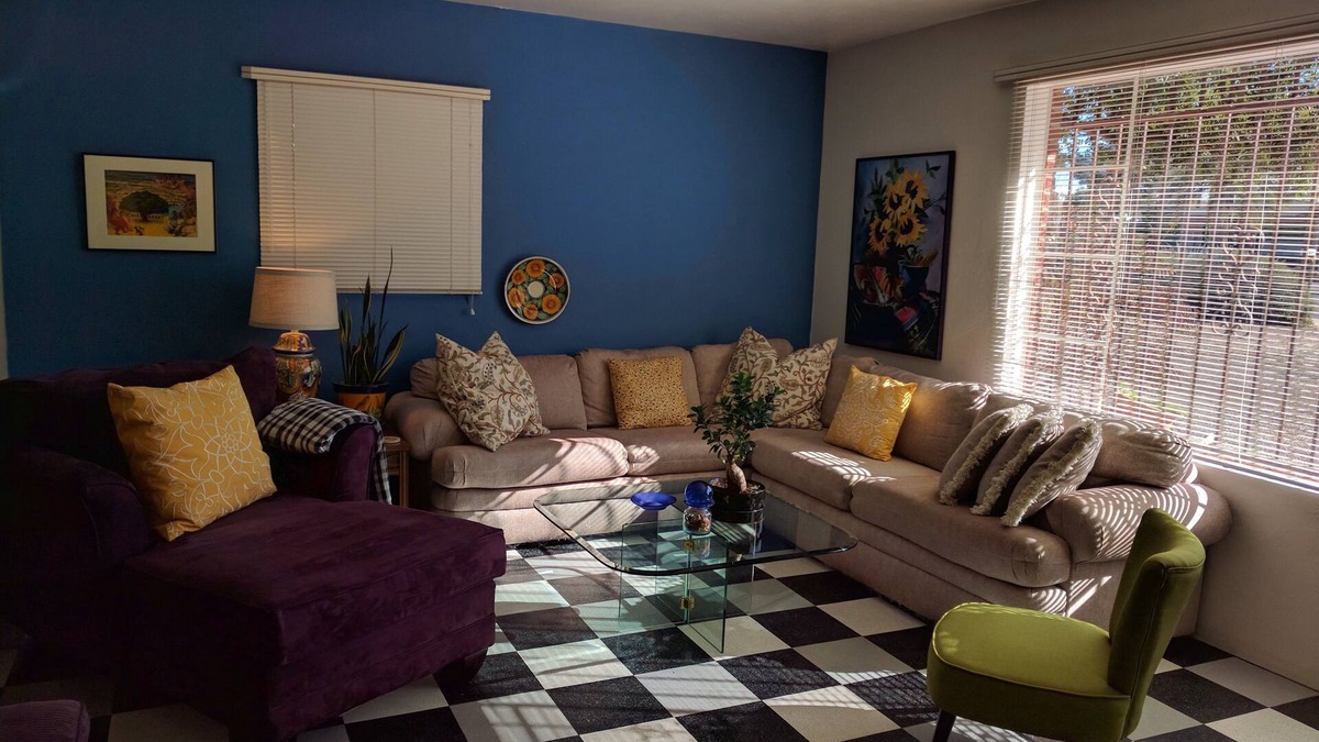 Richland Heights East Apartment | COMFORTABLE MIDTOWN APARTMENT IN PRIVATE HOME