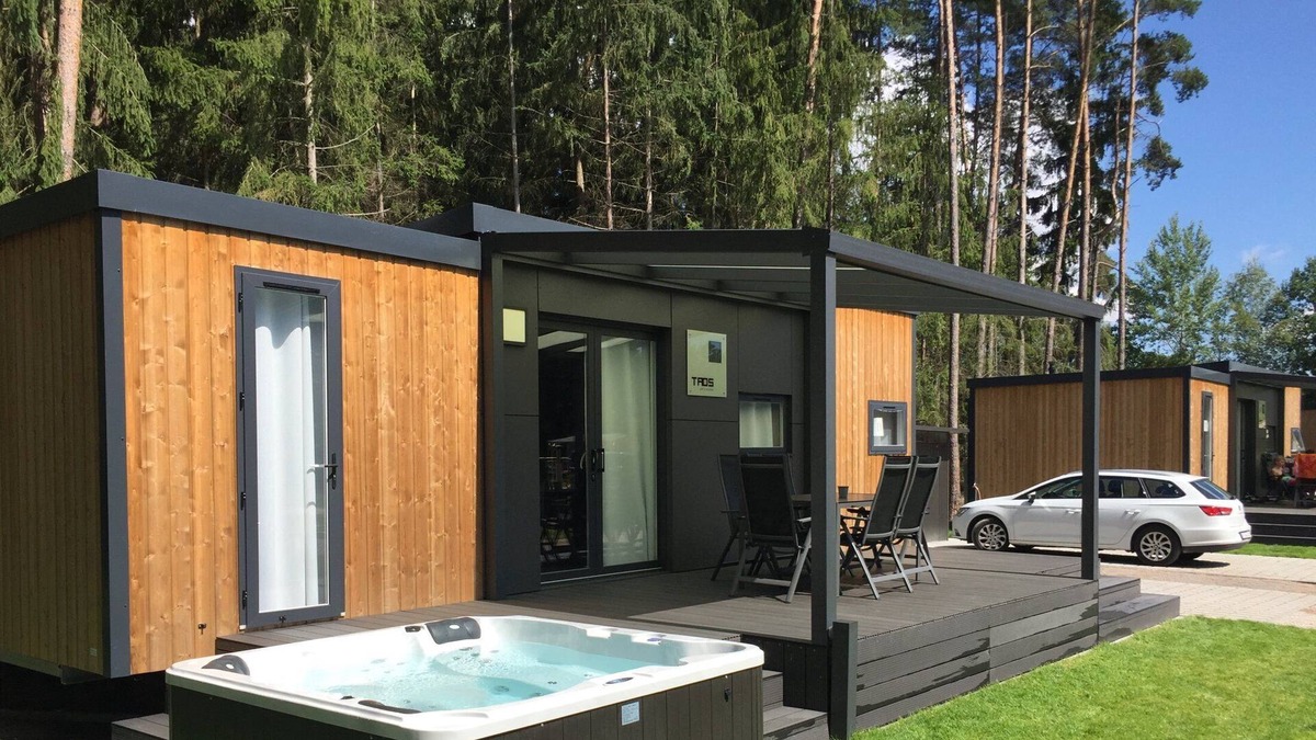 Wackersdorf House | comfortable mobile home on the lake with whirlpool (WA101)