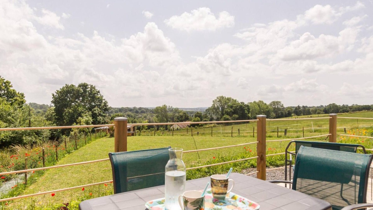 Saint-Lo Apartment | Comfortable mobile home in Saint-Lô, private terrace, pets allowed