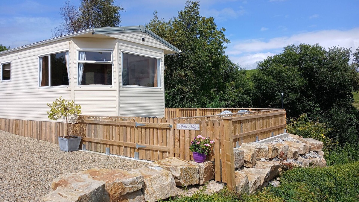 Lecemy Cabin | Comfortable Mobile Home in the Countryside