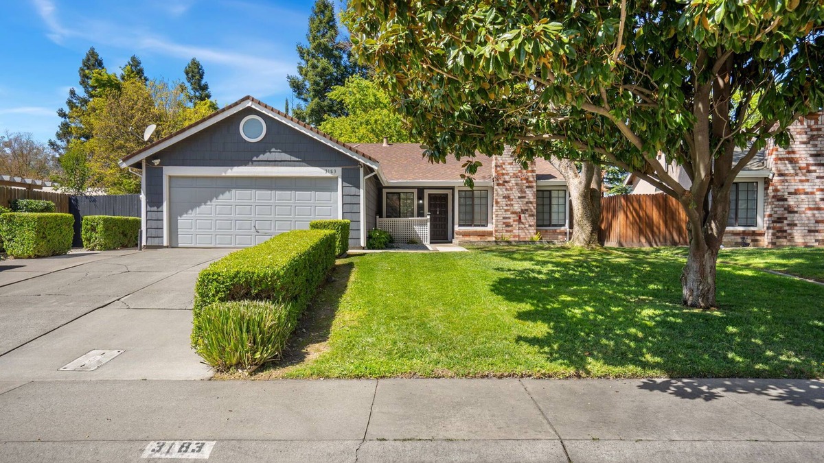 South Natomas House | Comfortable Modern 4 Bedroom/2 Bath Entire Home