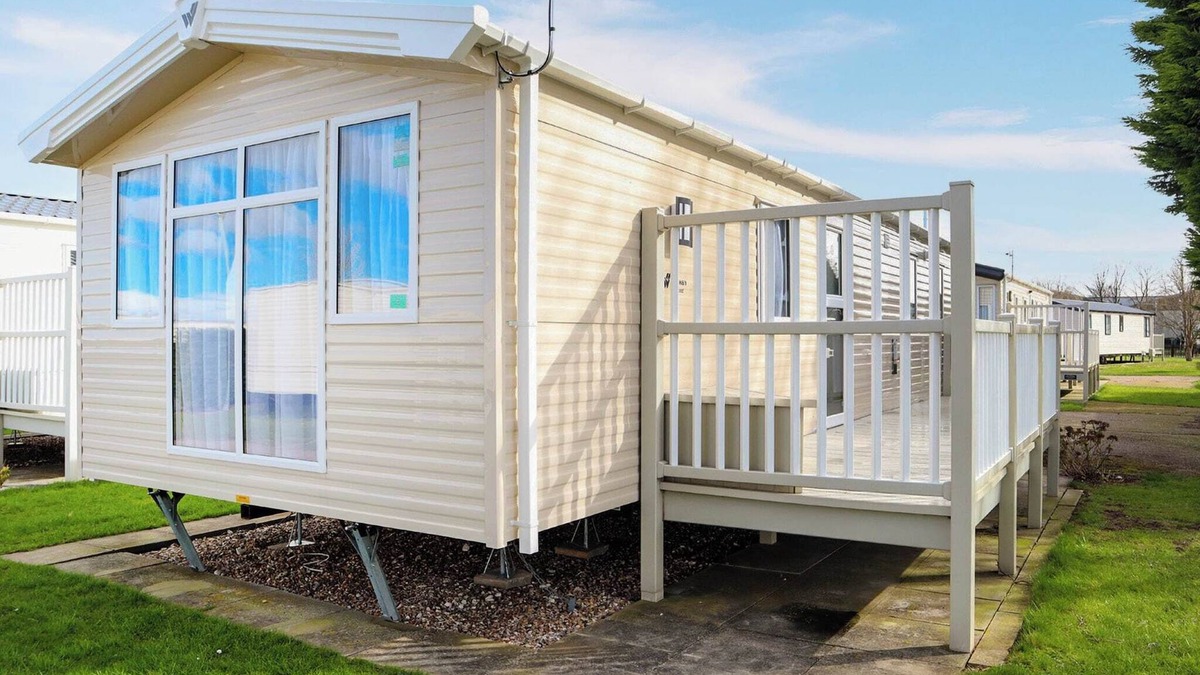 Mablethorpe House | Comfortable modern 12ft-wide caravan with one double and two twin.