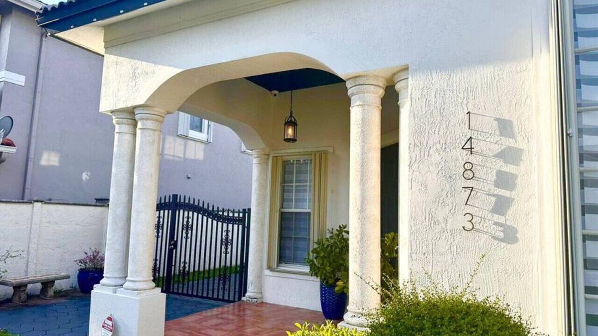 Tamiami House | Comfortable New Home in Miami