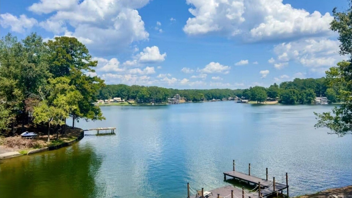 Rockwell House | Comfortable, newly remodeled modern 2 bedroom cabin located on Lake Hamilton.