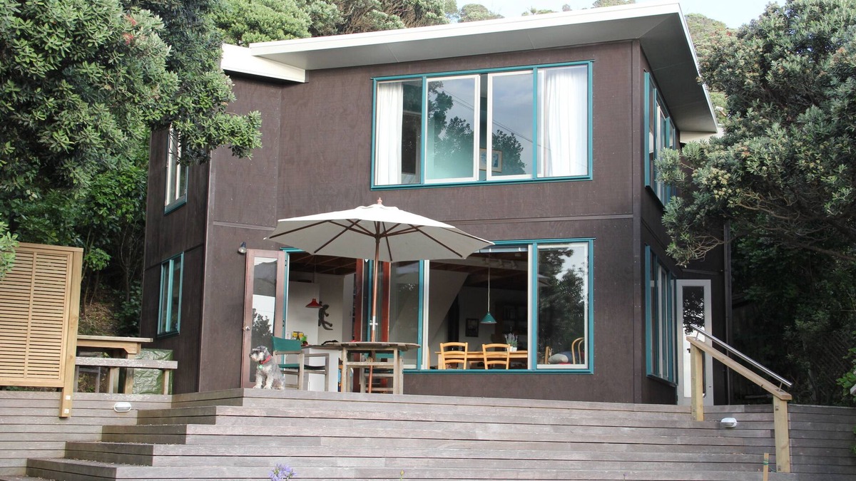 Piha House | Comfortable North Piha family beach-house