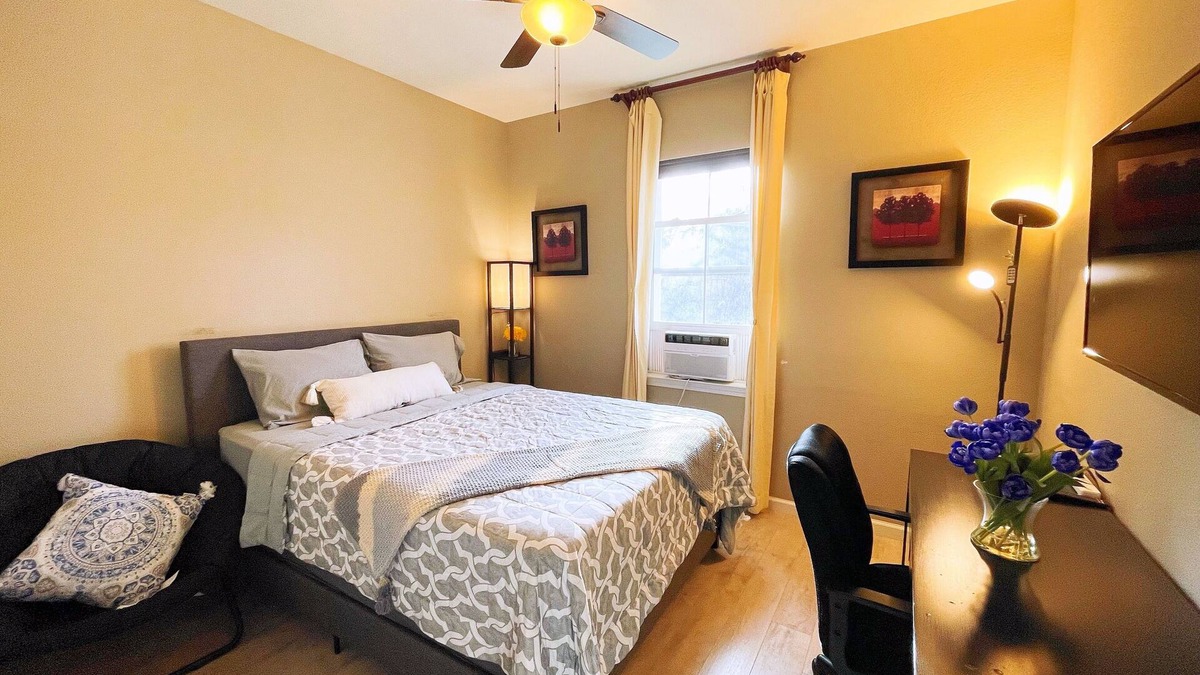 Tracy House | comfortable one bedroom one bath in the quiet community Mountain House