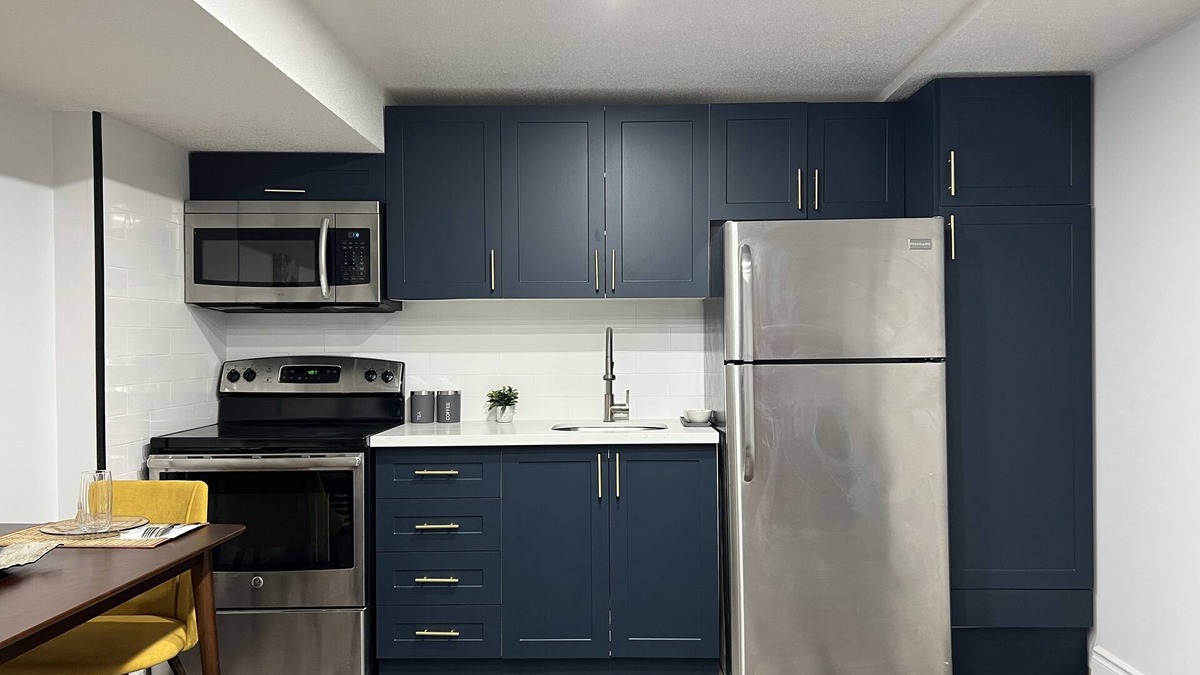 Markham House | Comfortable, Private Bachelor Studio