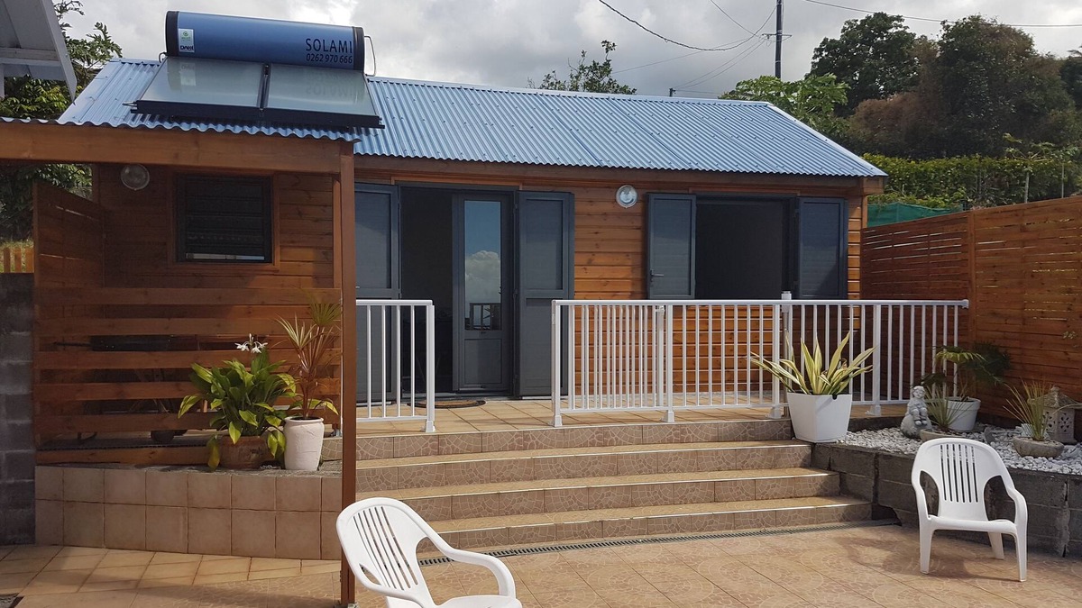 Sainte-Clotilde Ski Chalet | Comfortable quiet chalet in Moufia-Réunion