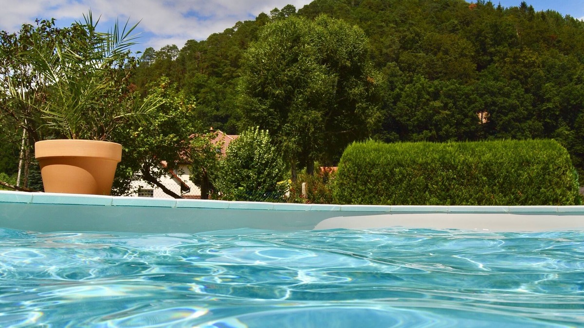 Sturzelbronn House | Comfortable, quiet and independent cottage with swimming pool in the heart