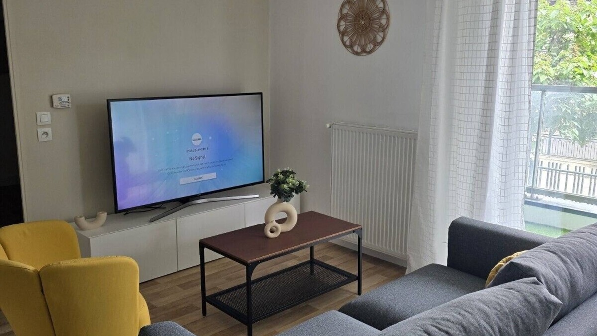 Villeurbanne Apartment | Comfortable, quiet T2 + balcony, parking