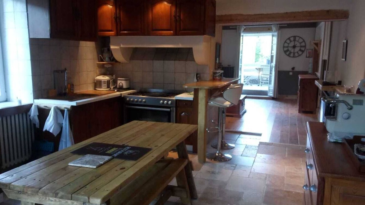 Longecombe House | Comfortable room in village house