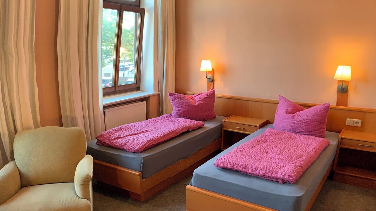 Quickborn Hotel | Comfortable room near Hamburg Airport