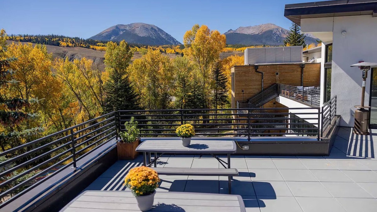 Silverthorne Hotel | Comfortable Room Perfect for Your Summit County Exploration! Pets Allowed!