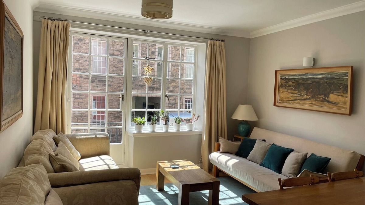 Old Town Apartment | Comfortable Royal Mile apartment