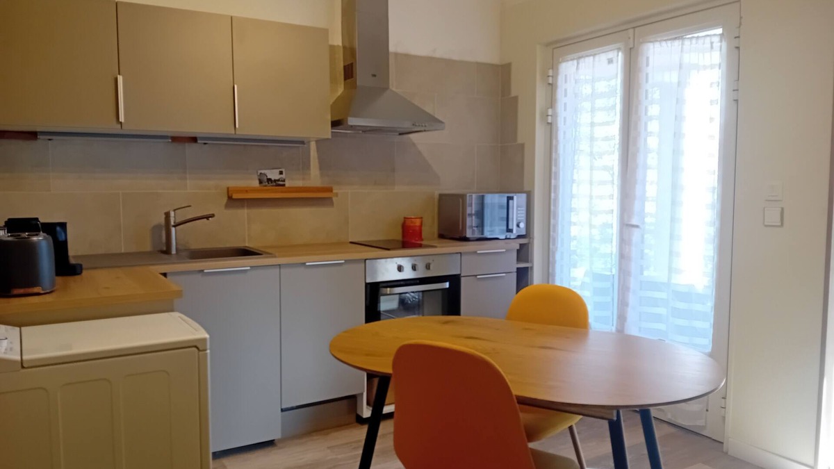 Vaison-la-Romaine Apartment | Comfortable studio with swimming pool in Vaison-la-Romaine - close to all amenities