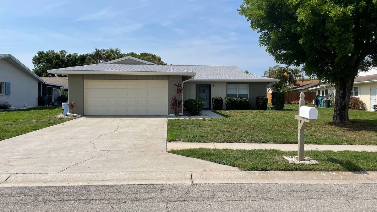 Cypress Lake House | Comfortable Single Family Home with Ample Space in center of SWFL