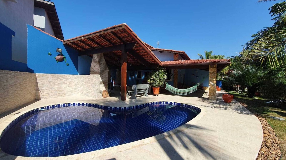 Guarutuba House | Comfortable single storey house, air conditioning, 50 meters from the beach-Wi-Fi (500MB)