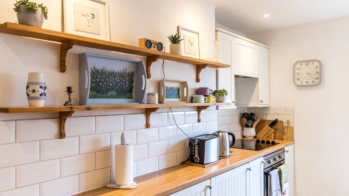 East Molesey Apartment | Comfortable & spacious one bed apartment in Hampton Court Village