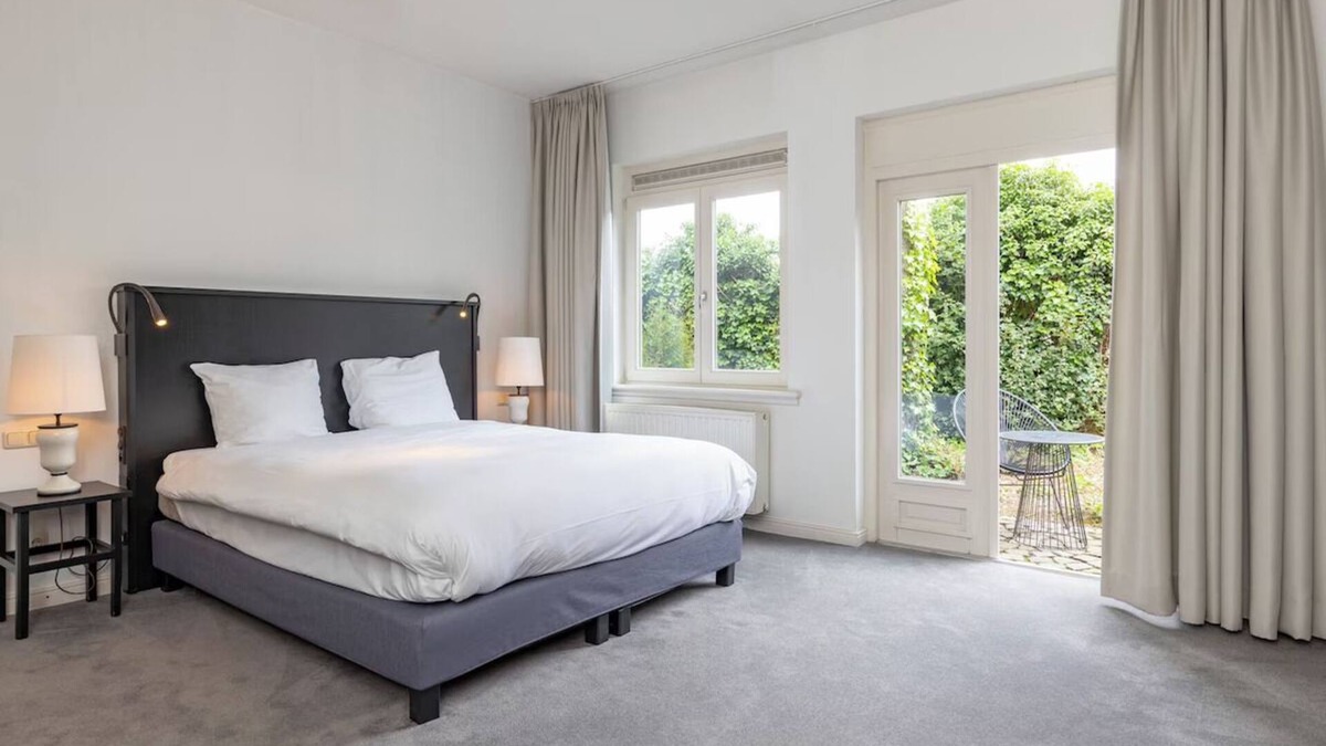 Baarlo Apartment | Comfortable Stay! Free Parking, Onsite Dining! Close to Stuw Belfeld!